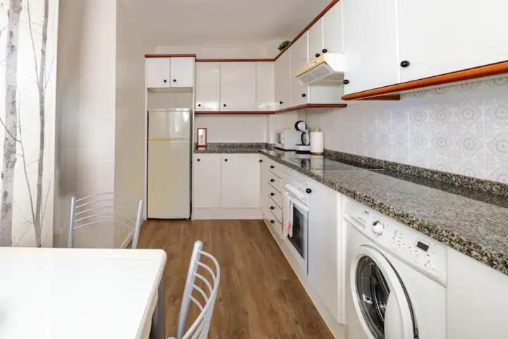 Apartamento Ezcurdia 22 Playa De San Lorenzo Primera Linea Gijon Luaran gambar